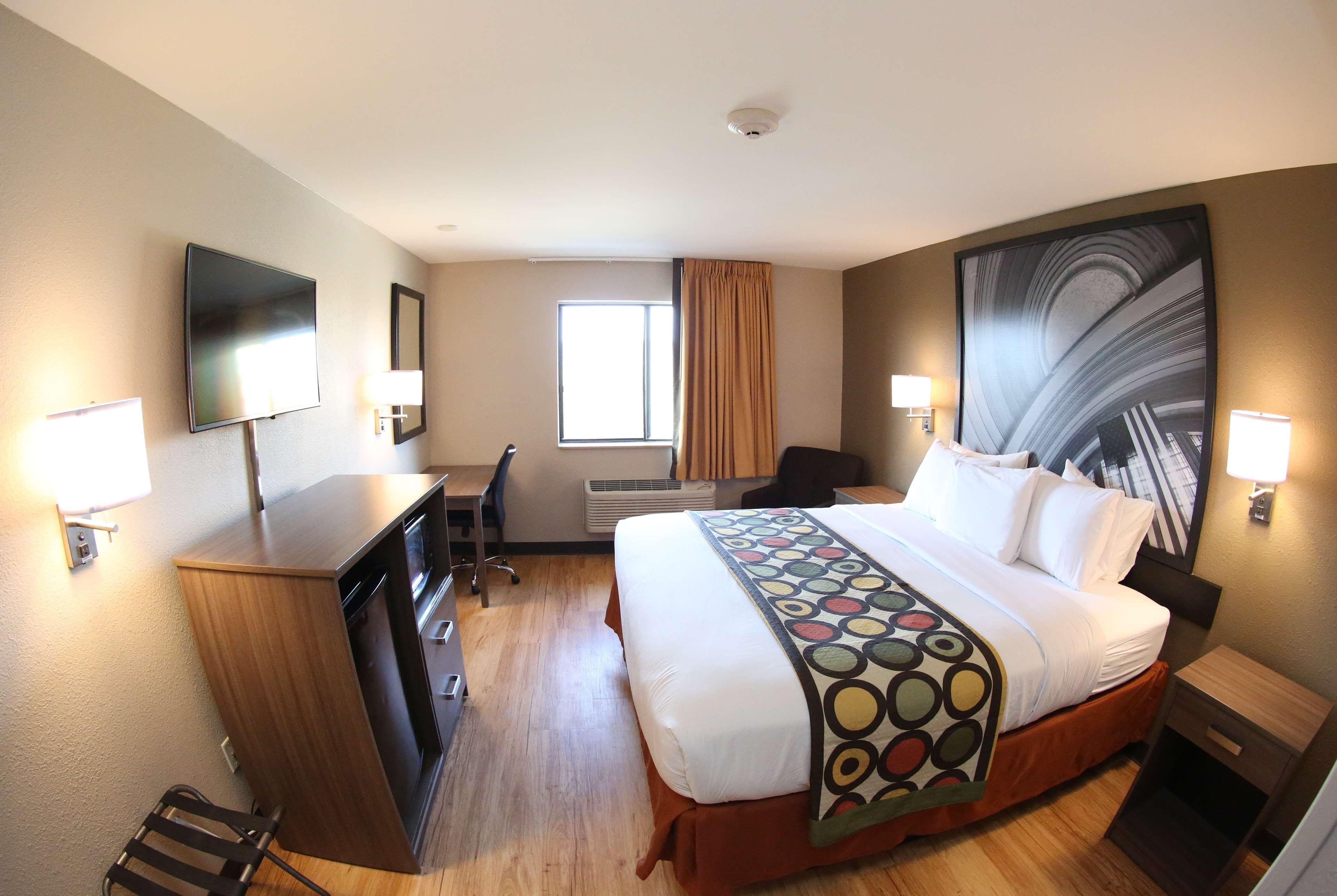 Hotel Super 8 By Wyndham Portsmouth 2*