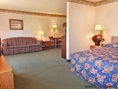 Super 8 By Wyndham Portsmouth Hotel