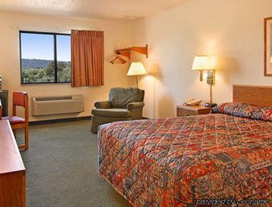 Hotel Super 8 By Wyndham Portsmouth 2*