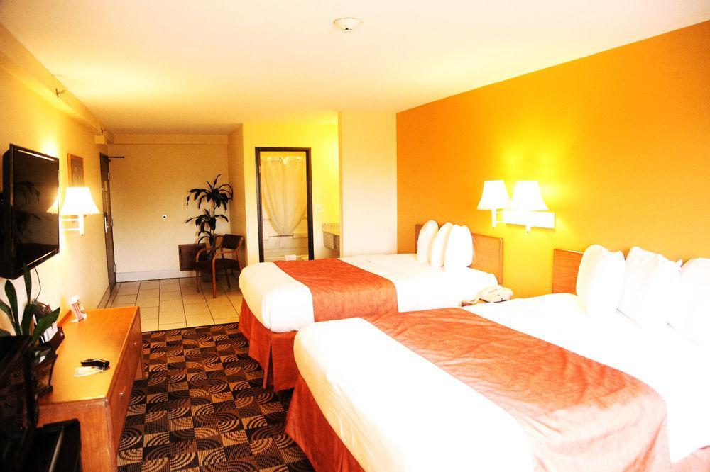 Super 8 By Wyndham Portsmouth Hotel
