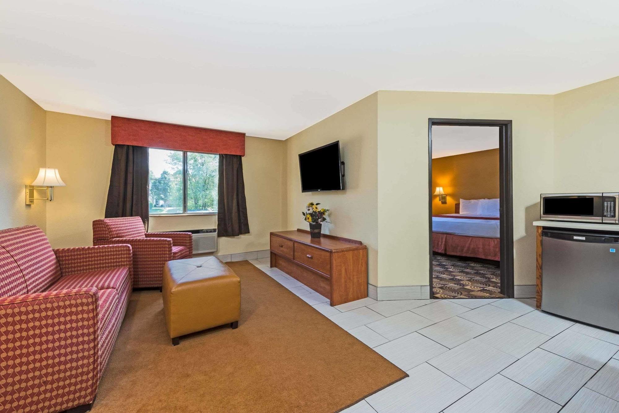 Hotel Super 8 By Wyndham Portsmouth 2*
