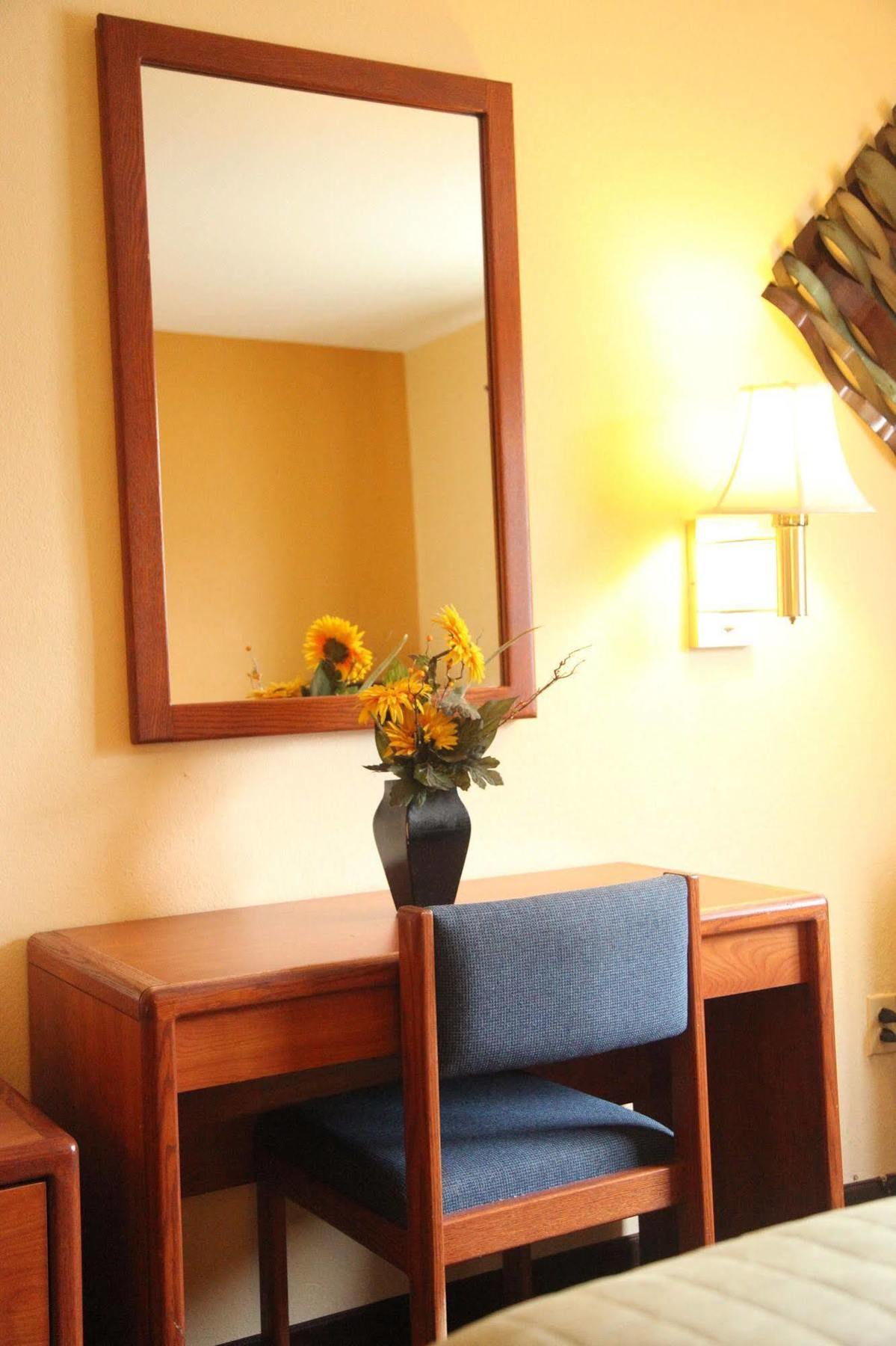 Super 8 By Wyndham Portsmouth Hotel 2*