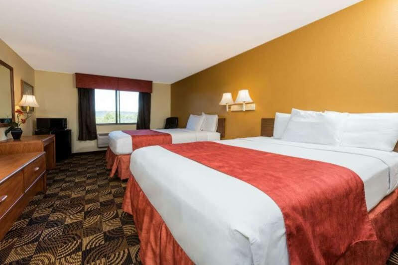 Hotel Super 8 By Wyndham Portsmouth 2*