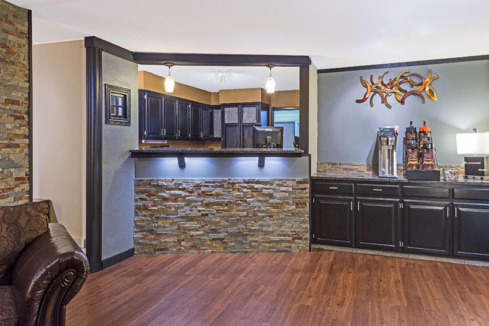 Hotel Super 8 By Wyndham Portsmouth 2*