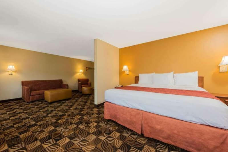 Super 8 By Wyndham Portsmouth 2*
